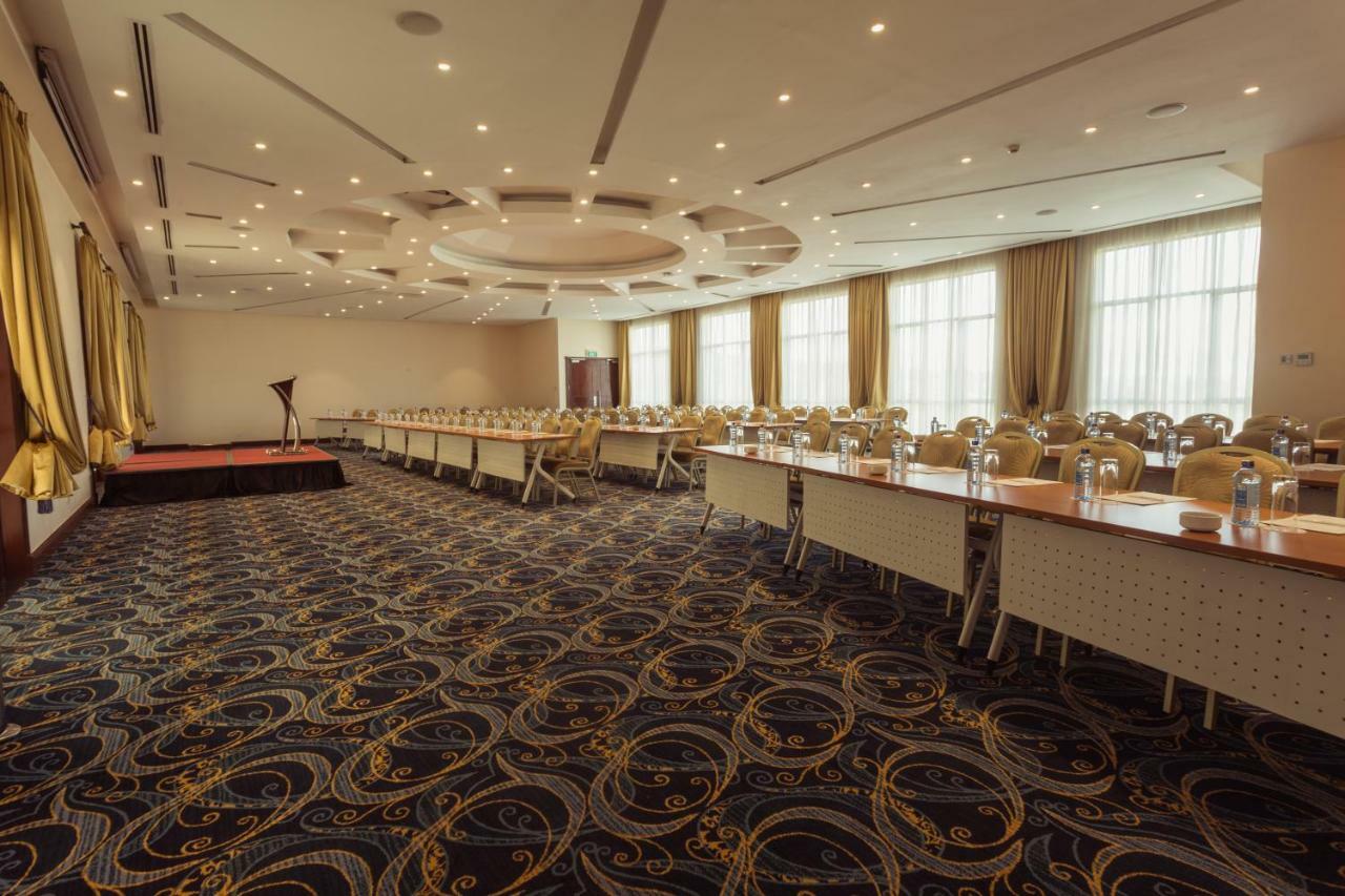Hotel Sarova Woodlands And 4*